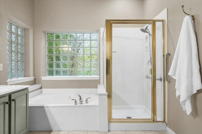 Building Photo - 920 Savanna Ln