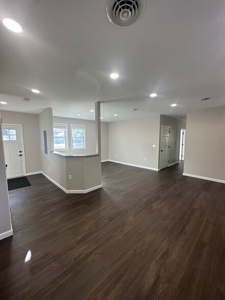 Building Photo - 6351 E Townline Rd