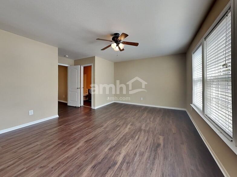 Building Photo - 4112 Lakewood Glen Dr