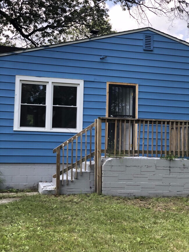 Building Photo - 4385 Delaware St