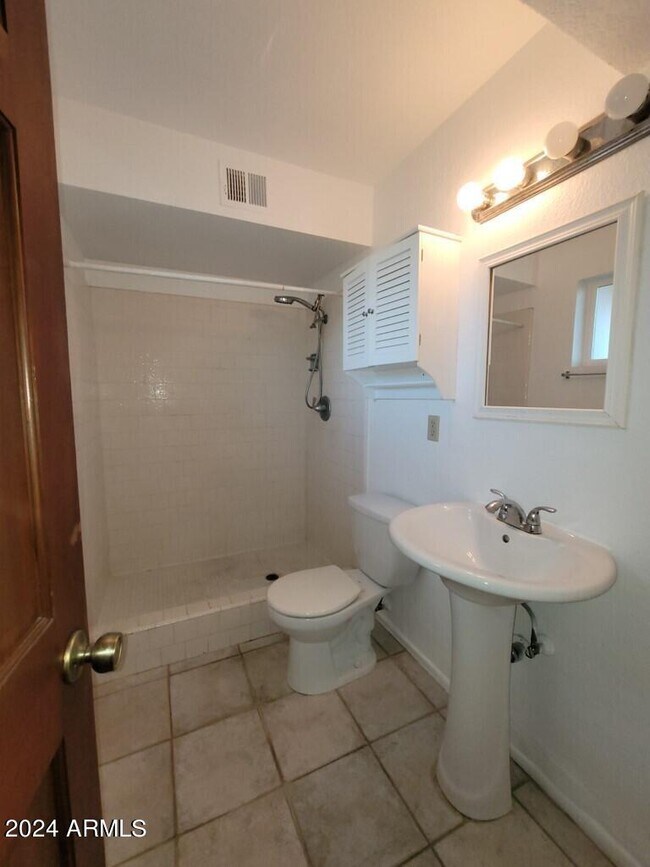 Building Photo - 1341 W Shannon St