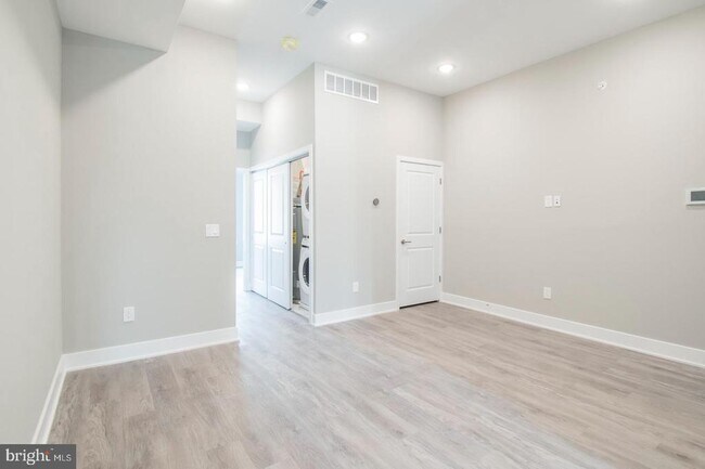 Building Photo - 1206 N 24th St