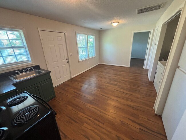 Building Photo - 26/28 Gardner Dr.