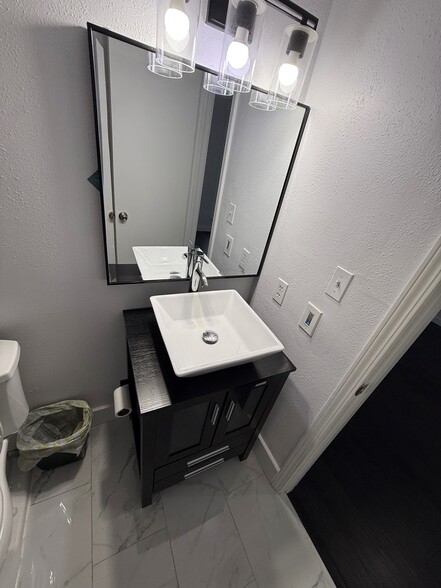 Building Photo - 3320 N Arnoult Rd