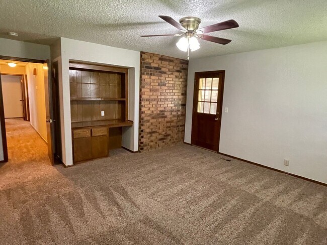 Building Photo - 903 E Northbrook Ave