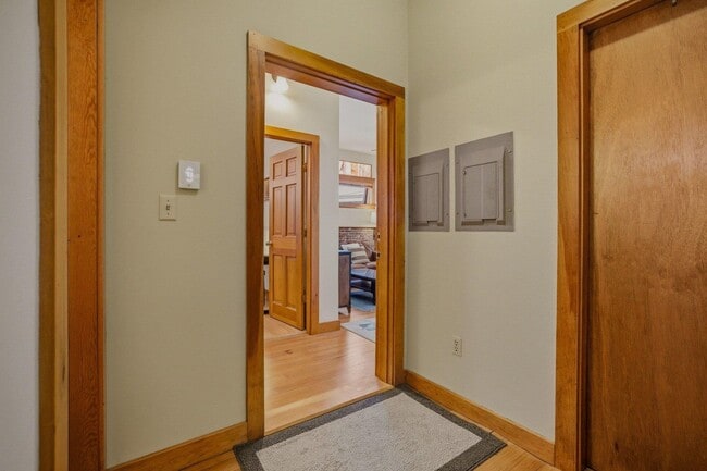 Building Photo - 5 Commercial Alley