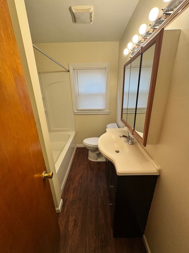 Building Photo - 212 E Kline St