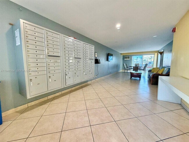 Building Photo - 13105 Ixora Ct