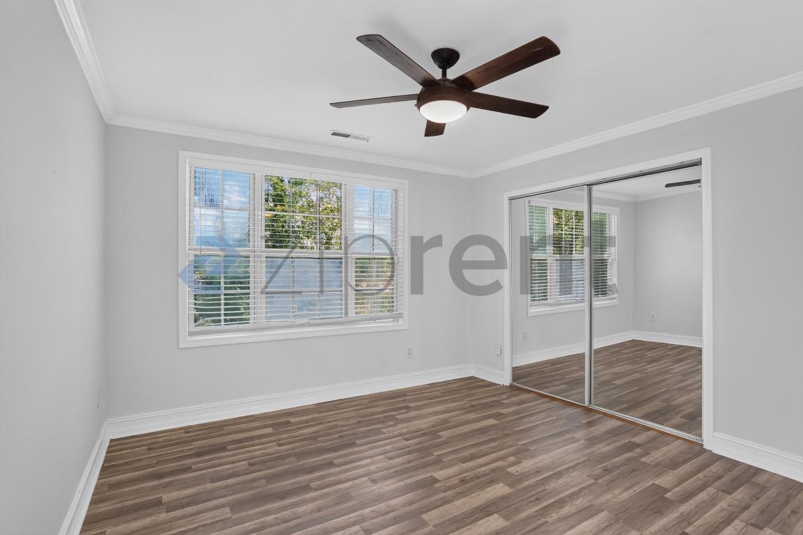 Building Photo - Unit