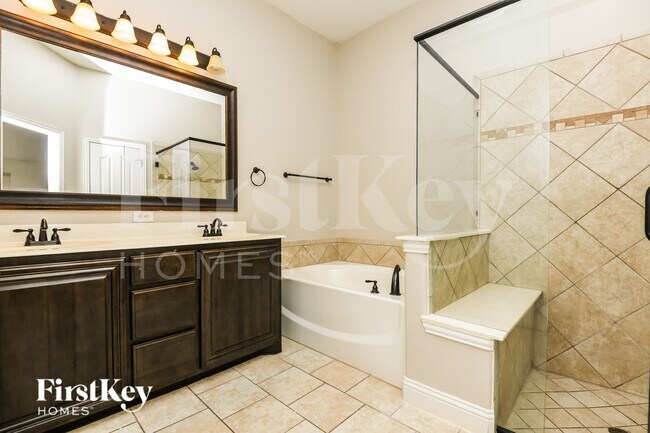 Building Photo - 826 Graham Dr