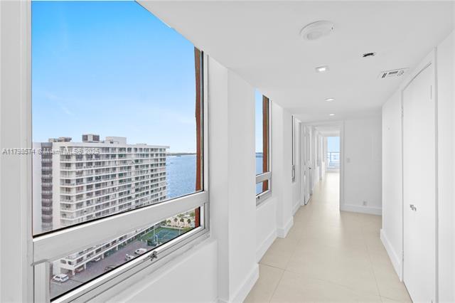 Building Photo - 1541 Brickell Ave