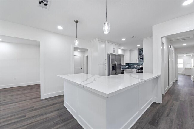 Building Photo - 4074 Cheena Dr