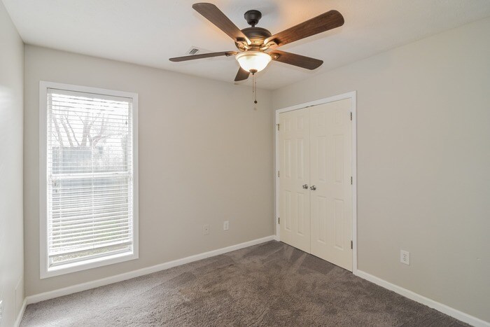 Building Photo - 213 Hummingbird Dr