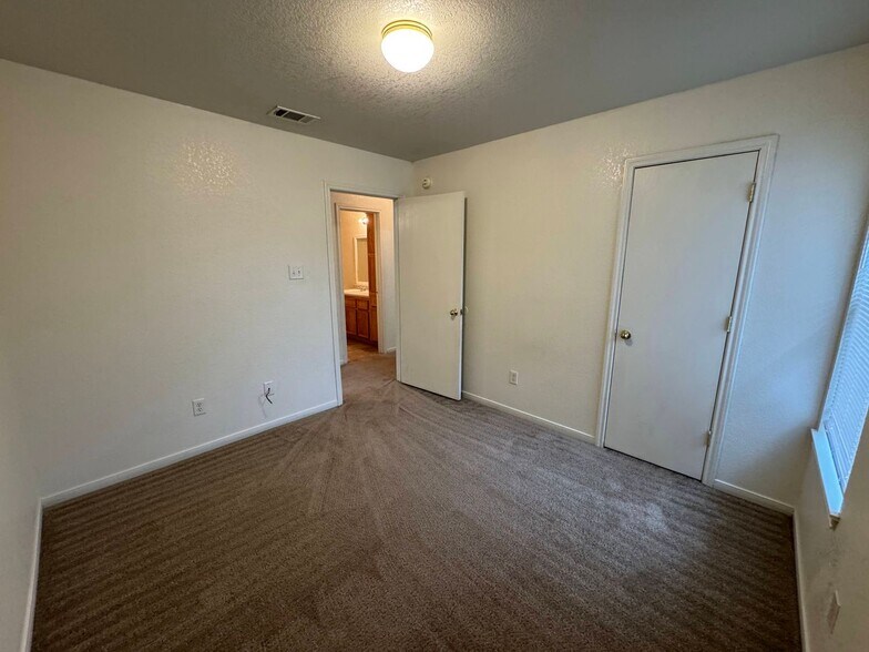 Building Photo - 1515 Pueblo Trce