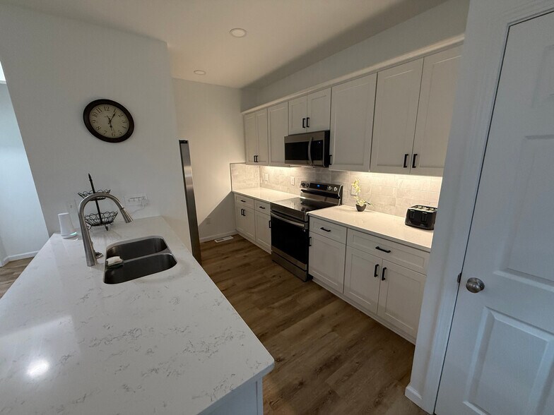 Building Photo - Room in Duplex on S Alston Ave