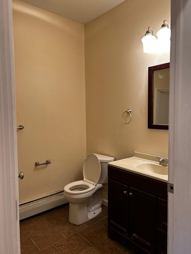 Building Photo - 1326 E Gibson St