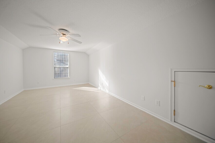 Building Photo - 10061 Vineyard Lake Rd E