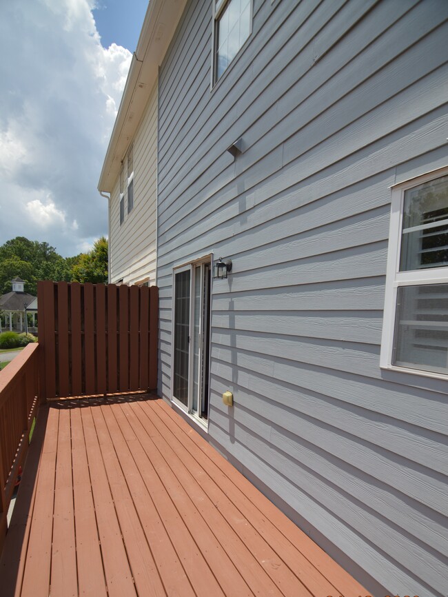 Building Photo - 514 Blossom Way