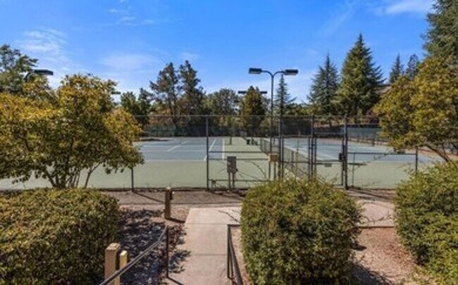 Building Photo - Gorgeous Two-Bedroom Condo with Golf Course Views in San Ramon!