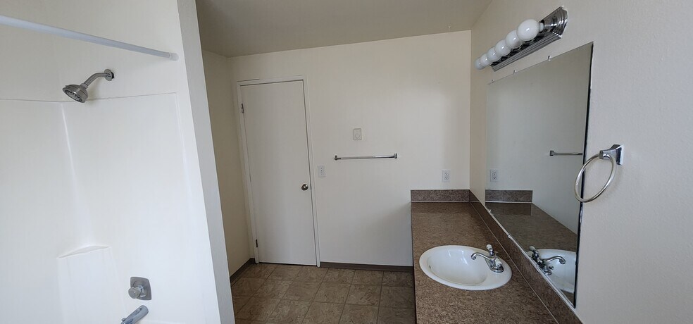 Building Photo - 521 159th St E