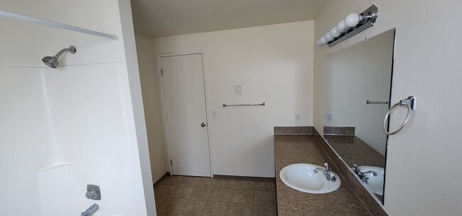 Building Photo - 521 159th St E