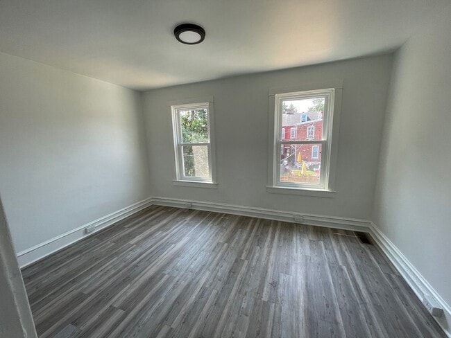 Building Photo - Renovated 2 Bedroom Lancaster City Home