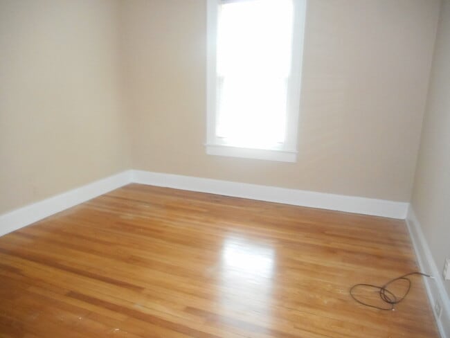 Building Photo - Move In Special   -Wesley Heights 2bedroom 1.5 bathroom