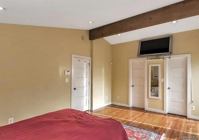 Building Photo - 20 Cherry Ln