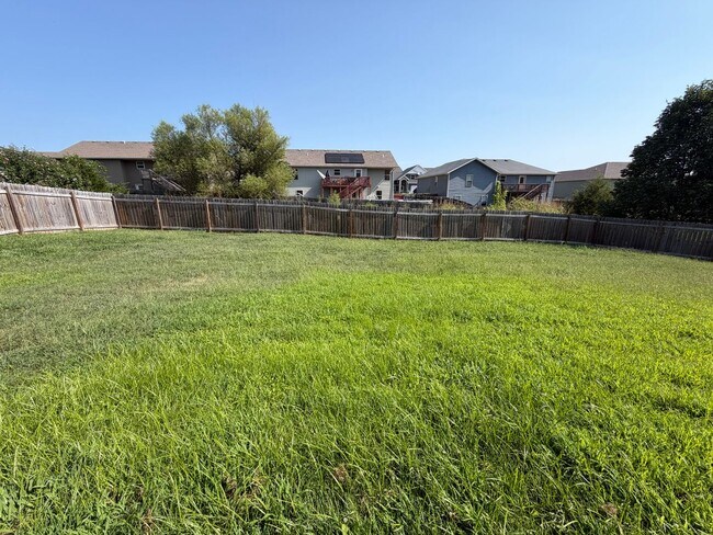 Building Photo - Spacious 4 Bedroom Home located in Woodland Hills Subdivision