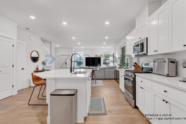 Building Photo - 14134 SW 165th Ave