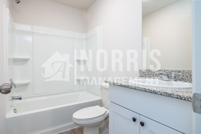 Building Photo - MOVE-IN SPECIAL: Large Home in Coolidge