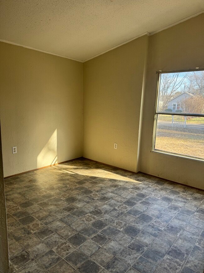 Building Photo - 313 NW 3rd St