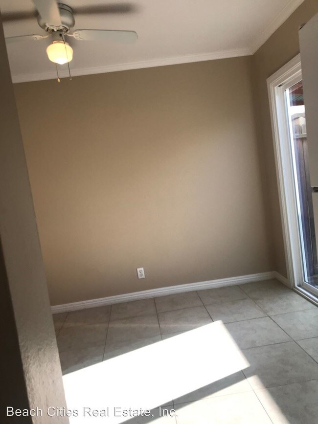 Building Photo - 3 br, 1.5 bath House - 9868 Continental Dr.