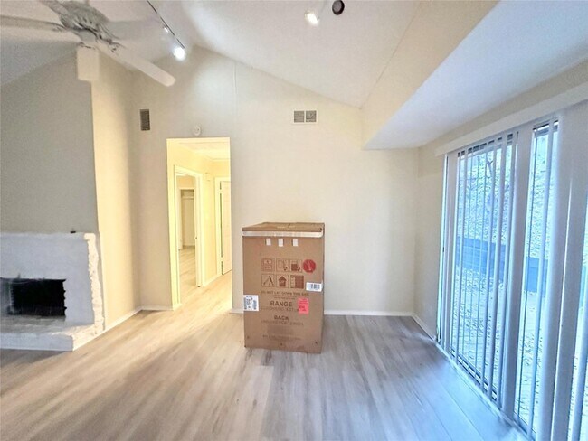 Building Photo - 4302 Scottsdale Rd