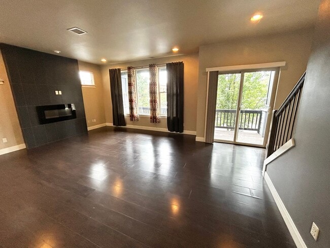 Building Photo - 3 Bedroom Home Across The Street From Villa Sports!!