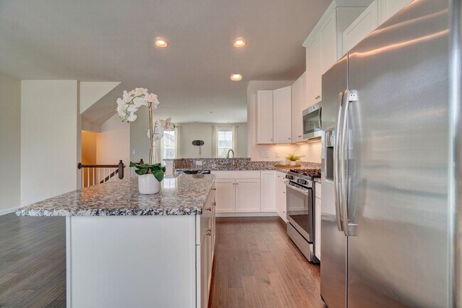 Building Photo - READY 08-17-26l!! A 3-Bedroom Townhome w/Garage in Culpepper Landing! Community Pool, Dog Park, P...