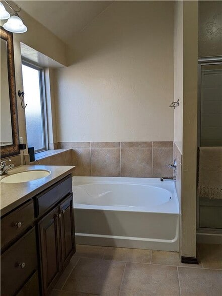 Building Photo - 2508 Black Oaks Cir