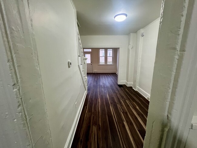 Building Photo - 462 S Christian St