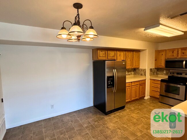 Building Photo - 8176 N Cedar Springs Rd