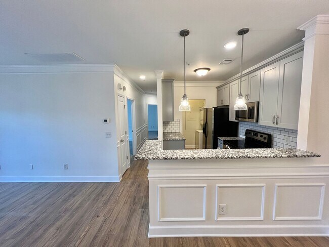 Building Photo - 2 Bedroom Condo in Lenox Village