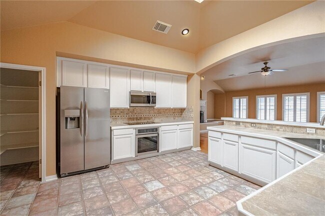 Building Photo - 27 Troon Dr