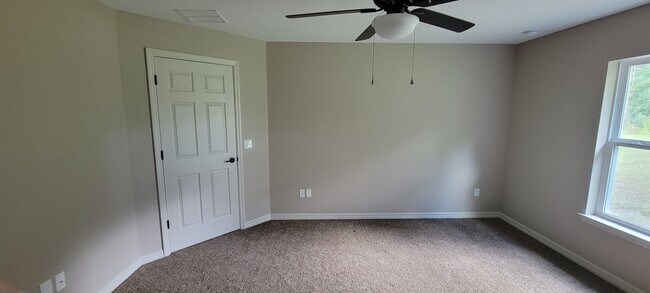 Building Photo - 3/2 Home No HOA Located In Ocala