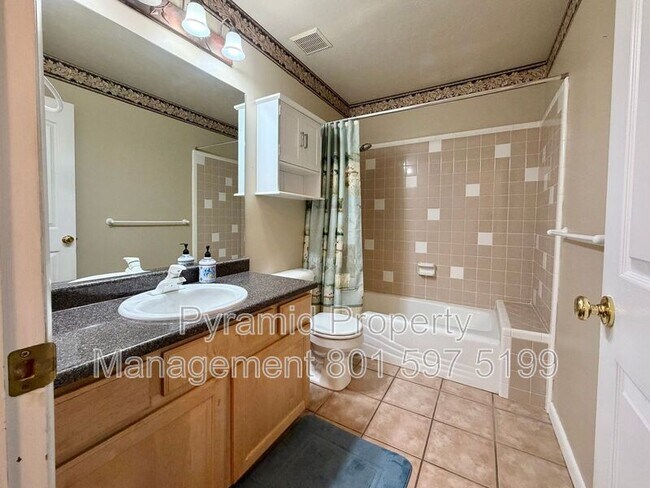 Building Photo - 961 Golden Pheasant Dr