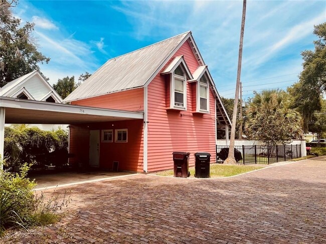 Building Photo - 754 N Westmoreland Dr