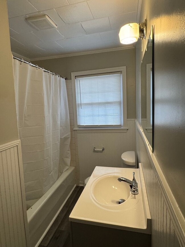 Building Photo - Walk to NCCU. 3 Bedroom