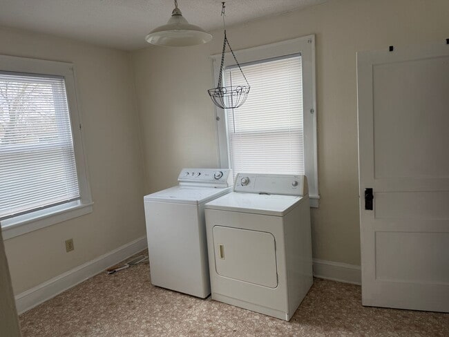 Building Photo - HIGHLAND BILTMORE - Two Bedroom Home