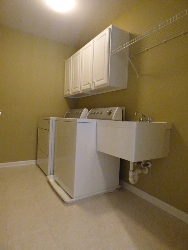 Building Photo - Beautiful Home in Cady Lake Subdivision