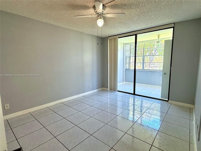 Building Photo - 2781 Taft St