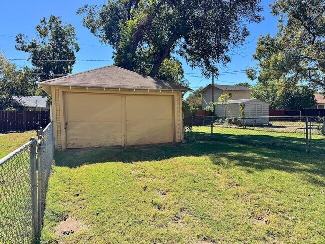 Building Photo - 1825 11th St