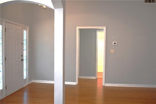Building Photo - 910 Grace Dr